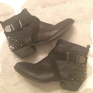 ⬇️REDUCED! Vince Camuto "Marcin" Studded Booties