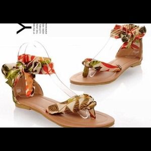 Sandal with bow