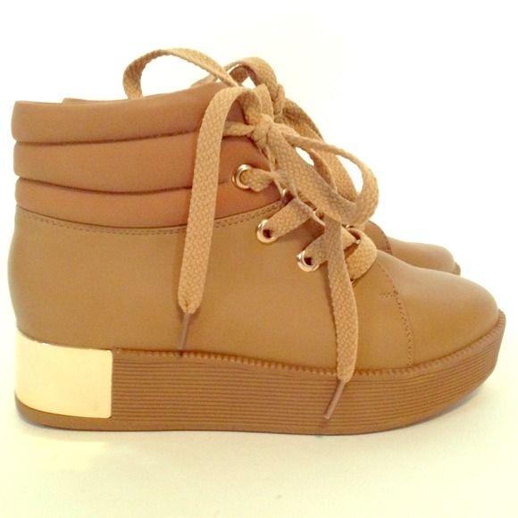 Platform work boot inspired shoe. Metal plate@heel