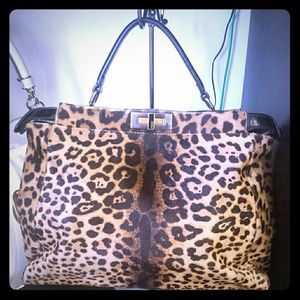 #Leopard #peekaboo
