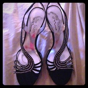 I'm selling of never used heels that I cannot wear