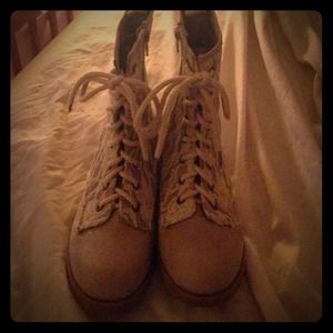 Ankle boots with lace detailing and zipper on side