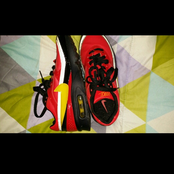 Nike sneakers 4.5Y reduced again