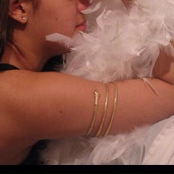 ✨NEW✨ Arm bracelet