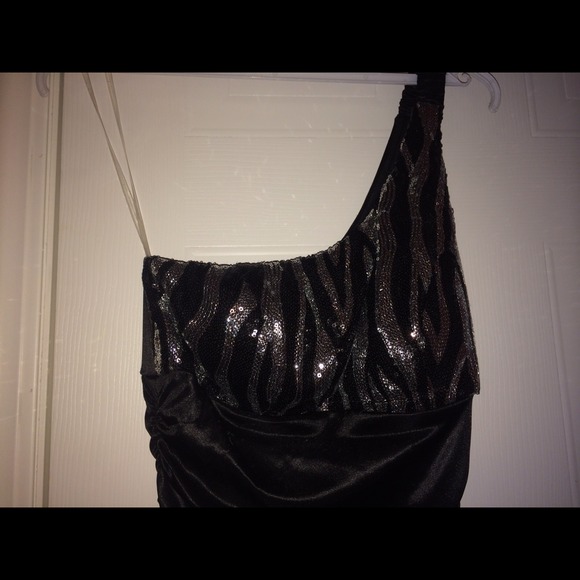 Dress - Picture 2 of 3