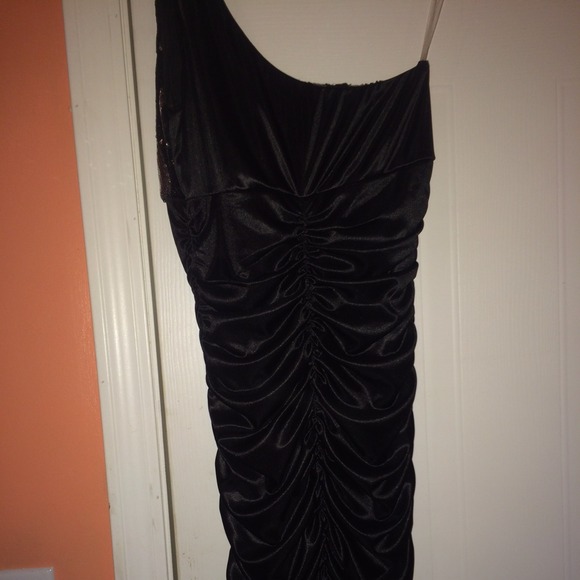 Dress - Picture 3 of 3