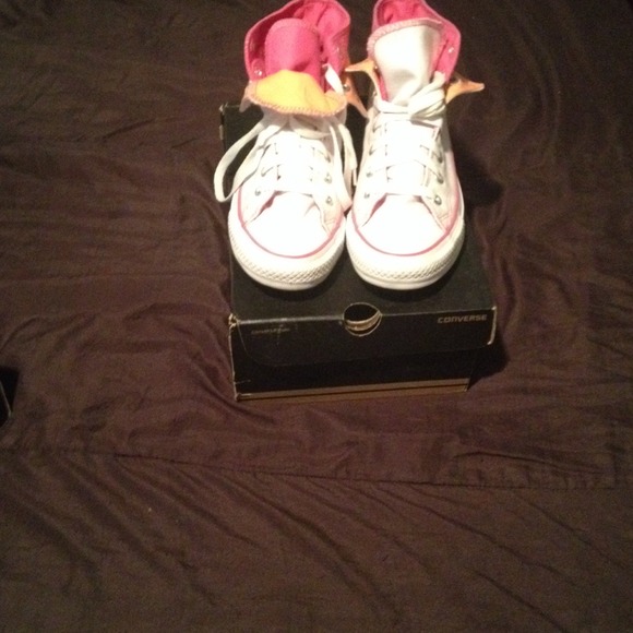White converse w pink n orange top