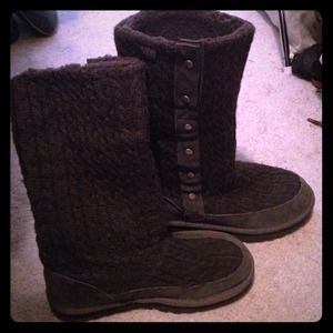 Sketchers sweater:leather boot