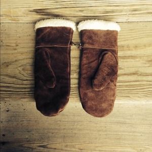 Brown leather mittens