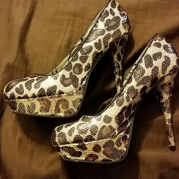 Rawr! Animal print pumps