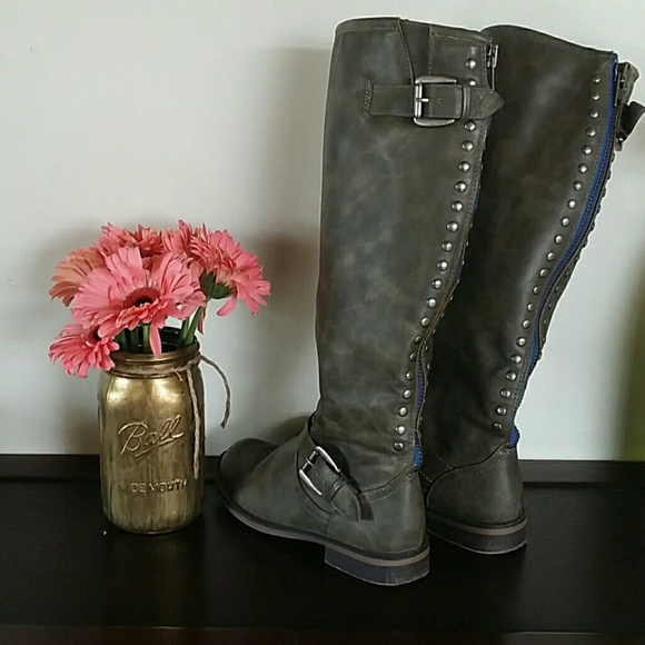 😄SOLD😄 Gray Boots