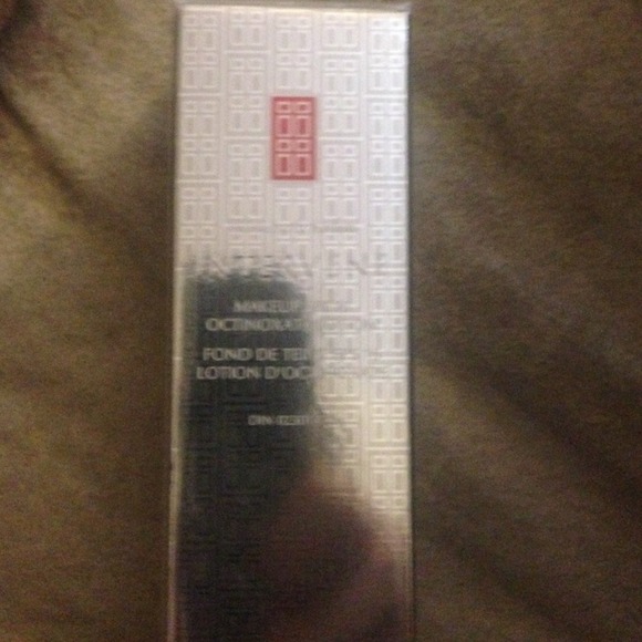 Elizabeth Arden cover up