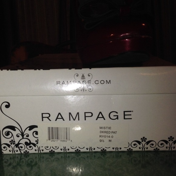 Rampage "Mistie" closed toe heels w/ bow🎀 in red - Picture 3 of 3