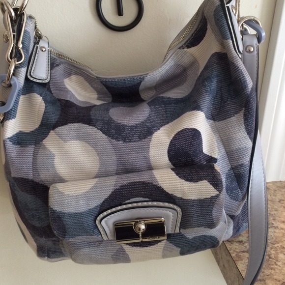 Authentic Coach purse ~ BEAUTIFUL!