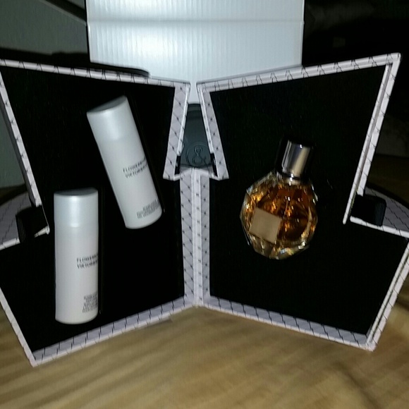 Viktor & Rolf flowerbomb perfume