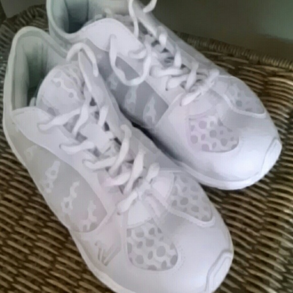 Women's cheer shoes