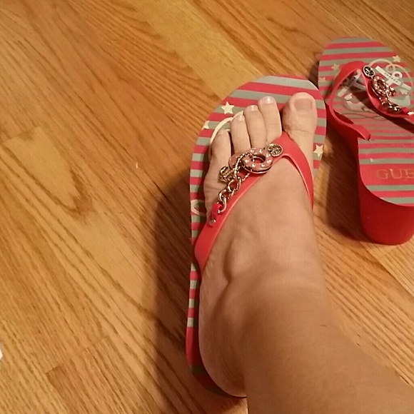 Guess - Picture 3 of 3