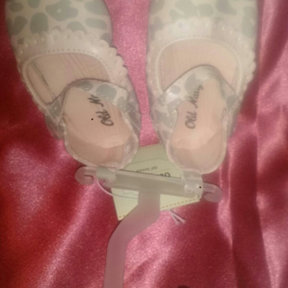 Infant shoes - Picture 1 of 3