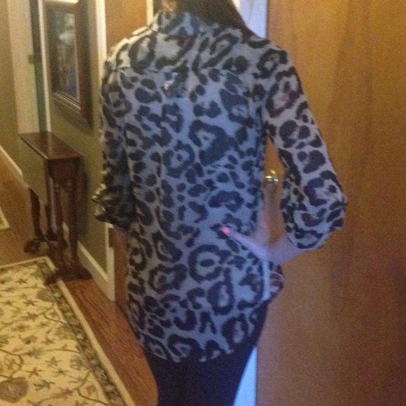 Xtaren cheeta print blouse - Picture 2 of 4