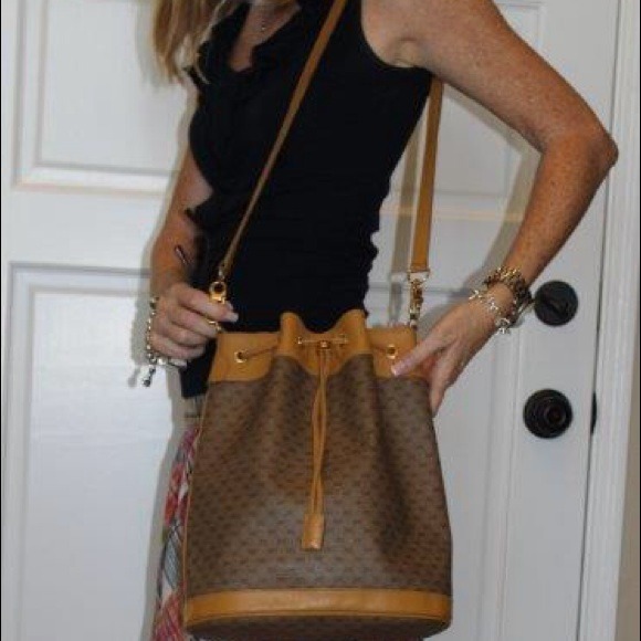 Just SOLD!!! Authentic Vintage GUCCI  bucket tote - Picture 3 of 4