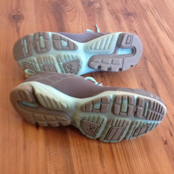 ❌Bundled❌ Under armour tennis shoes - Picture 2 of 3