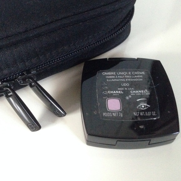 ❌❌SOLD❌❌CHANEL eye shadow & cosmetic Case Pouch - Picture 2 of 4