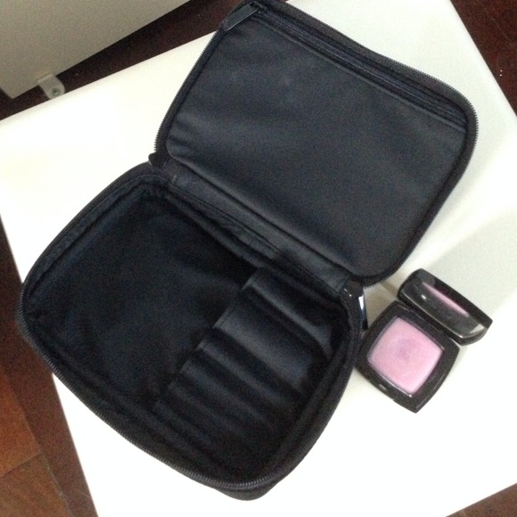 ❌❌SOLD❌❌CHANEL eye shadow & cosmetic Case Pouch - Picture 3 of 4