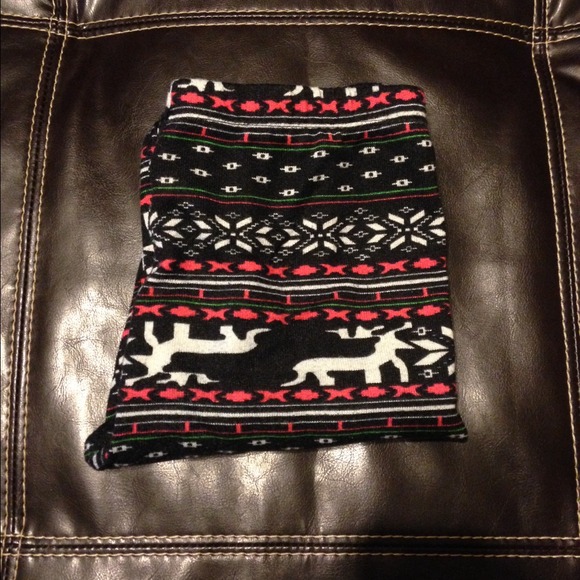 Printed leggings and off shoulder top