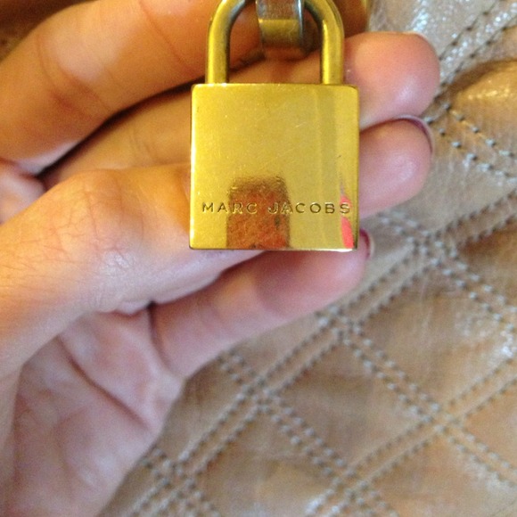 Marc Jacobs Petal Quilted Leather Westside Boston - Picture 2 of 4