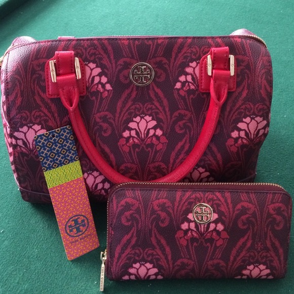 Tory Burch Handbags - 💯 Authentic Tory Burch matching handbag & wallet