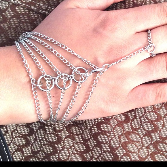 Jewelry - Pretty Hand Chain
