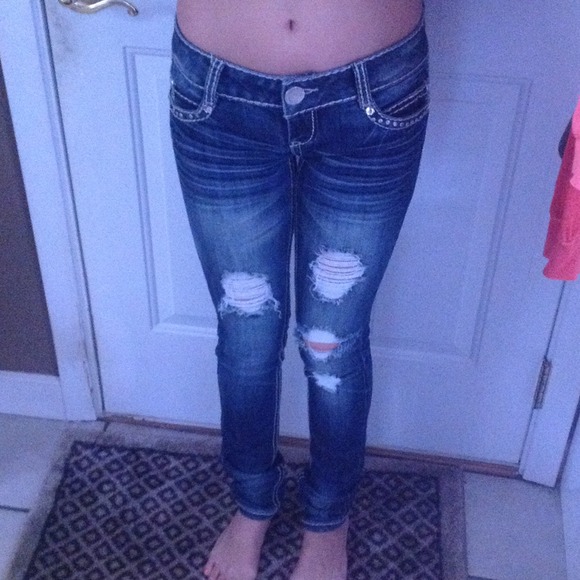 ✨Almost famous✨ distressed, skinny jeans.