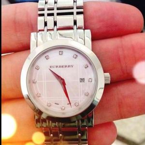 Cyber weekend special! Burberry watch Opal Silver!