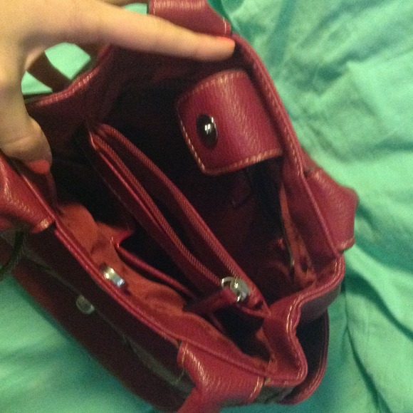 Adorable, small, plum-colored purse - Picture 3 of 3