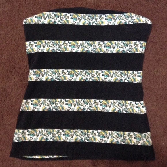 Floral print strapless shirt