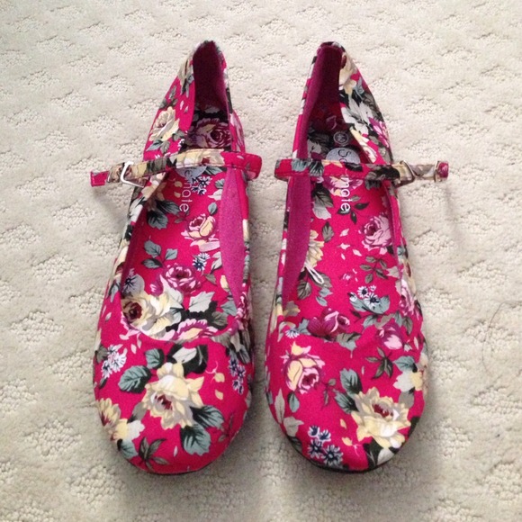 Brand new floral flats