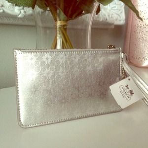 💰SOLD💰 COACH Silver Embossed Wristlet Wallet