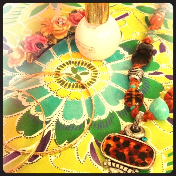 Colorful Chico's Necklace! ✨🎀 - Picture 1 of 3