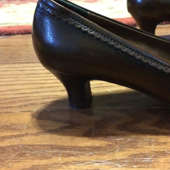 Mudd brown heals. - Picture 3 of 4