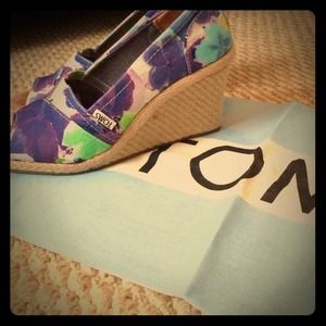TOMS wedges