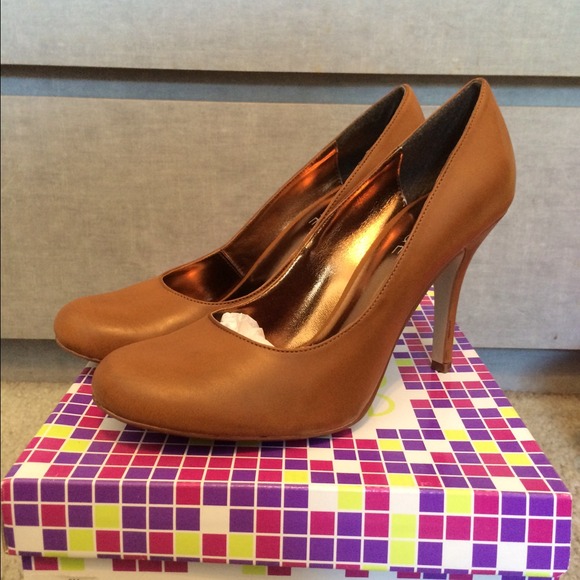 rouge Shoes - Brown Heels big sale. Price to sell today