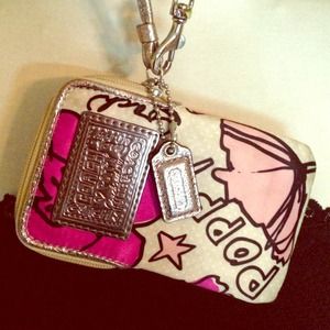 24 HOLD Coach poppy phone wristlet