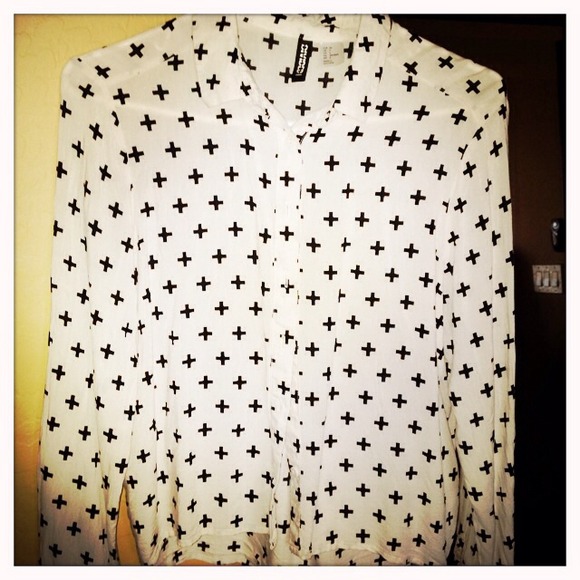 H&M Loose hi/low black cross button up