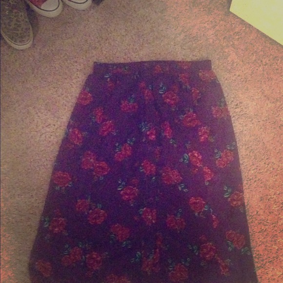 Forever 21 high waisted skirt never worn :)