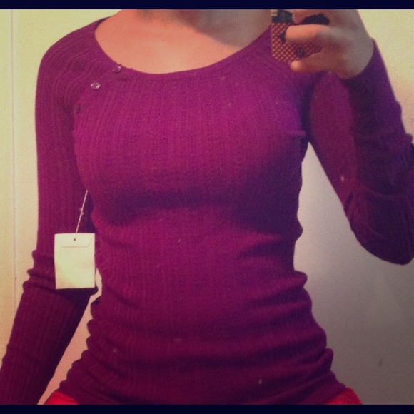 Two different VS long sleeve shirts - Picture 1 of 3