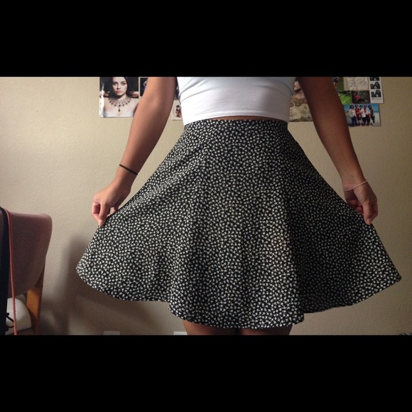 Beige & black mini flower circle skirt