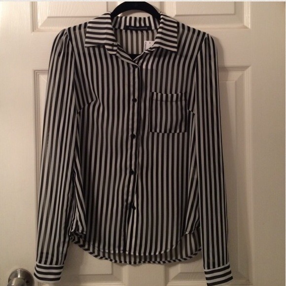 Never worn foreign exchange chiffon top - Picture 2 of 3