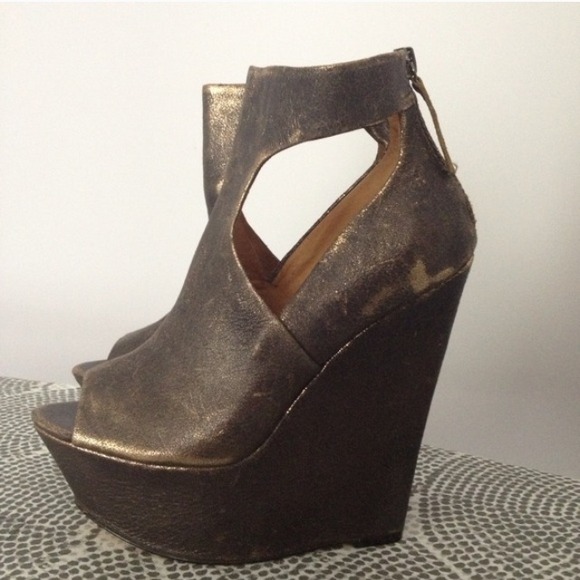 MUST GO! L.A.M.B Benjamin Wedge Bootie