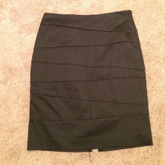 White House Black Market skirt with pleated detail