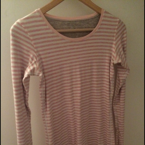 Lululemon long Sleeve Shirt w/ thumb holes